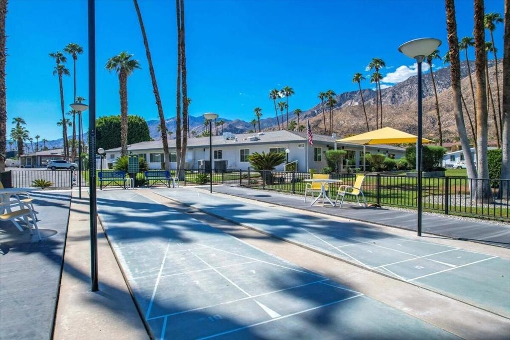 Lei Dr, Palm Springs, CA 92264