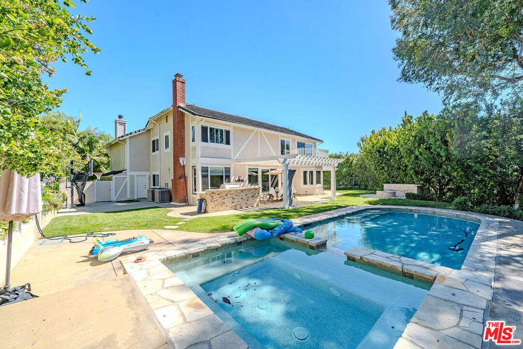 Horseshoe Ln, Rolling Hills Estates, CA 90274