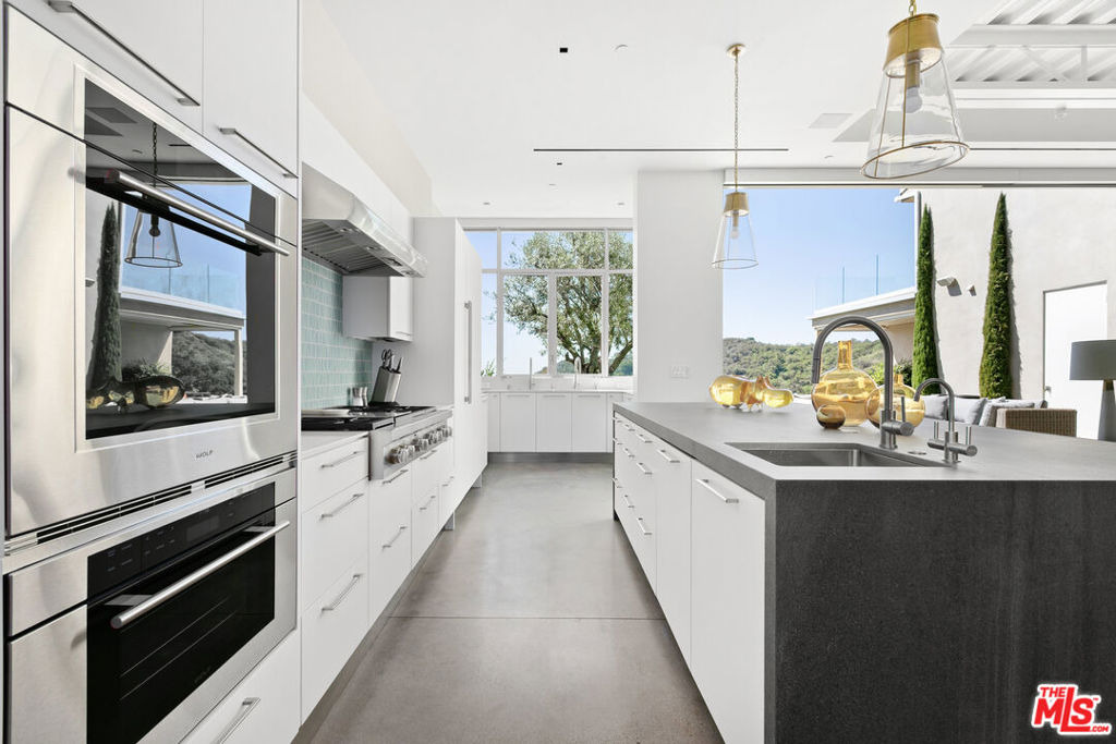 Casale Rd, Pacific Palisades, CA 90272