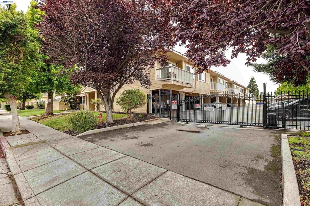 165th Ave, Ashland, CA 94578
