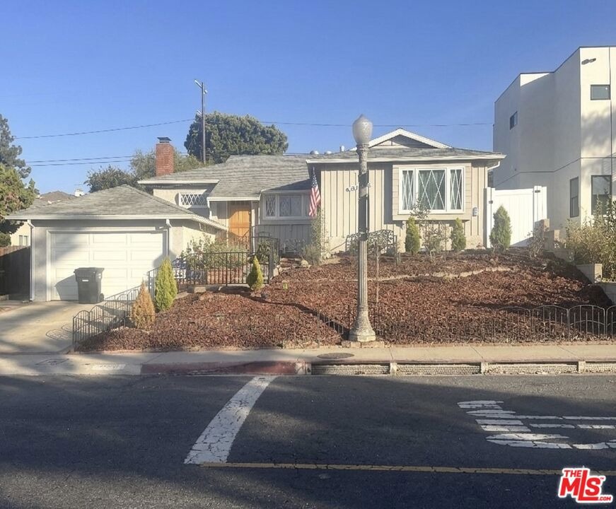 76th St, Los Angeles, CA 90045