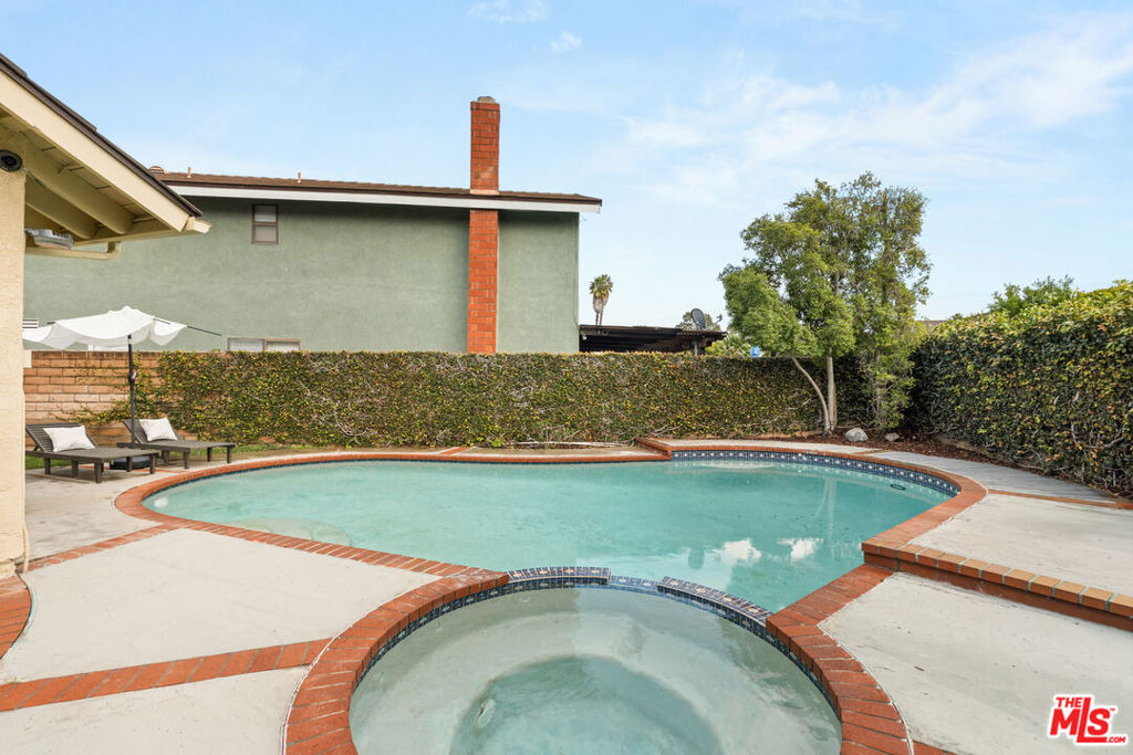 Copperwood Ave, Inglewood, CA 90302