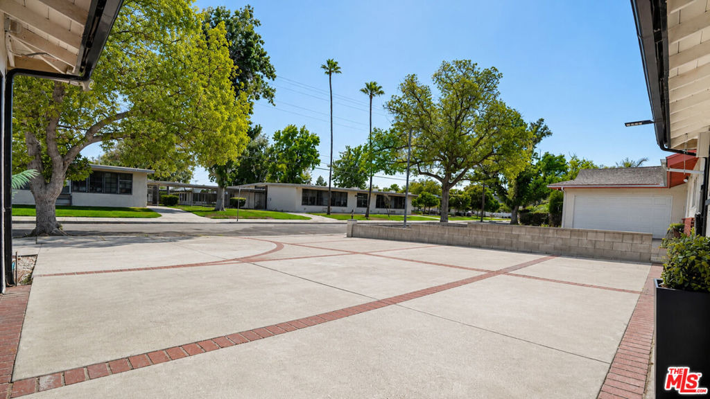 Tupper St, North Hills, CA 91343