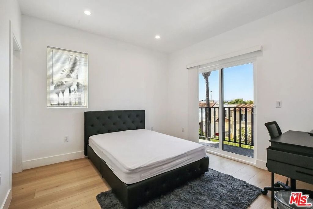 35th Pl, Los Angeles, CA 90007 #1