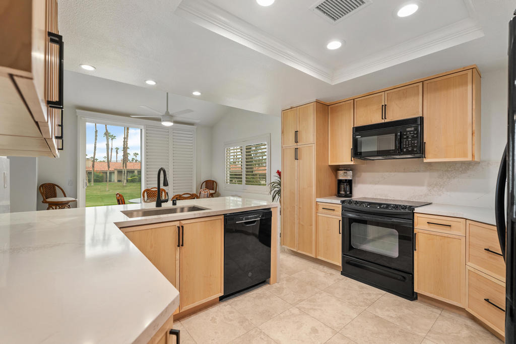 Daffodil Dr, Palm Desert, CA 92211