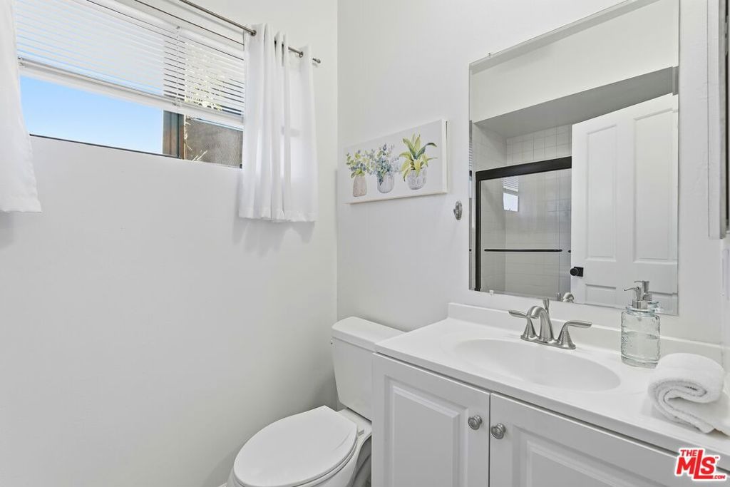 Bedford St, Los Angeles, CA 90035