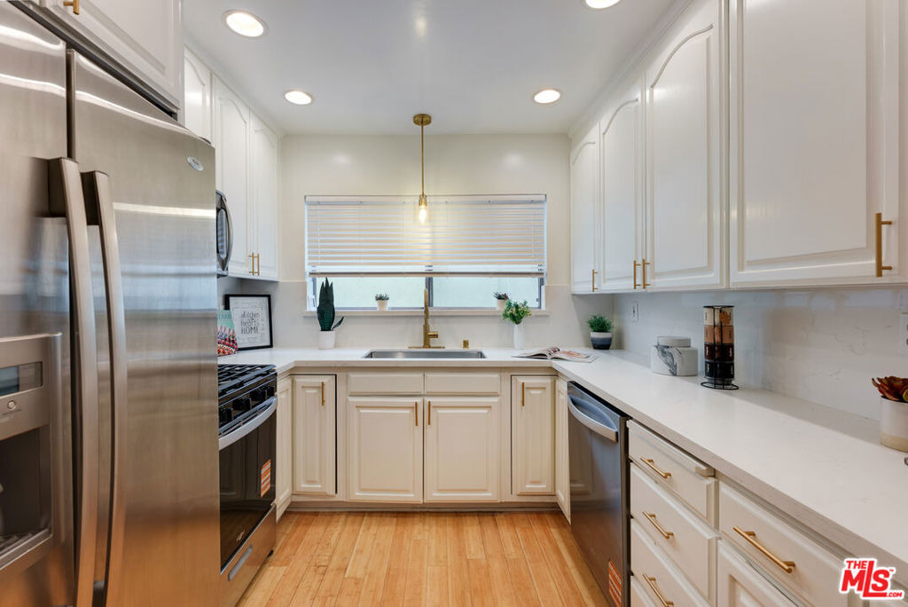 Babcock Ave, Studio City, CA 91604