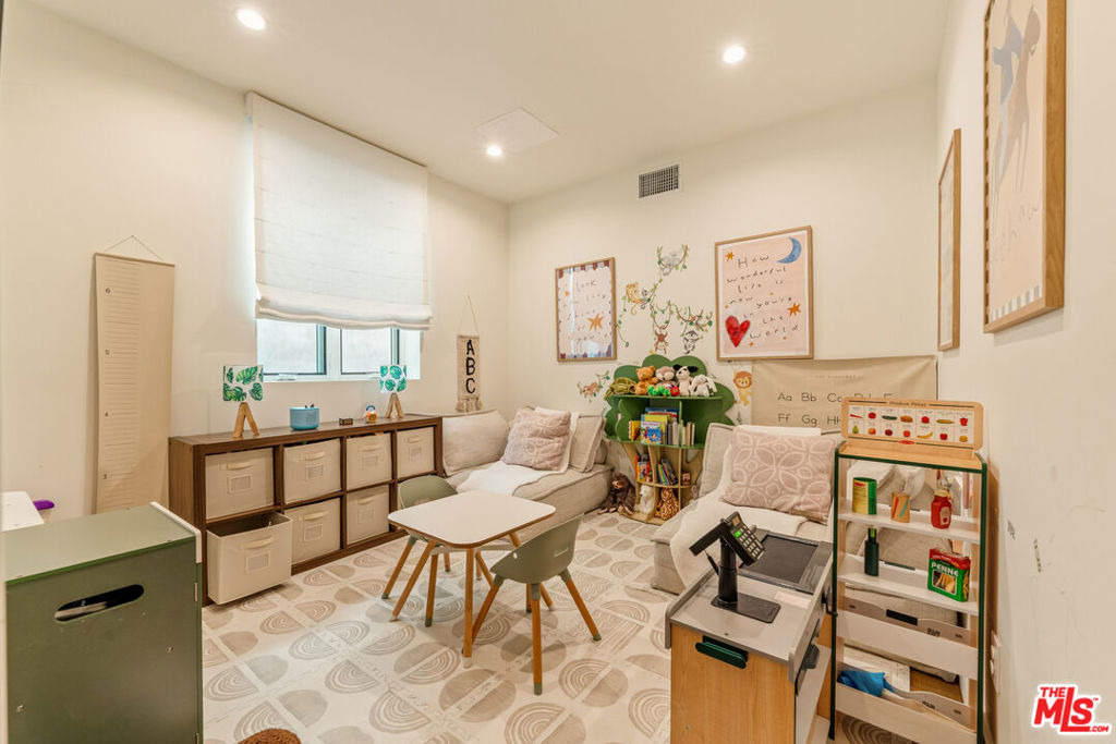 Westholme Ave, Los Angeles, CA 90024