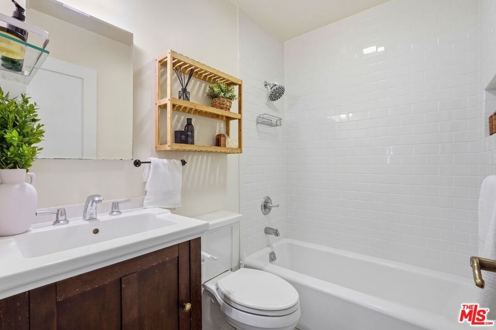 Hutchison Ave, Los Angeles, CA 90034