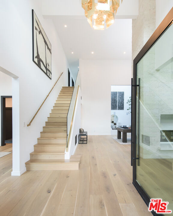 Doheny Dr, Los Angeles, CA 90069