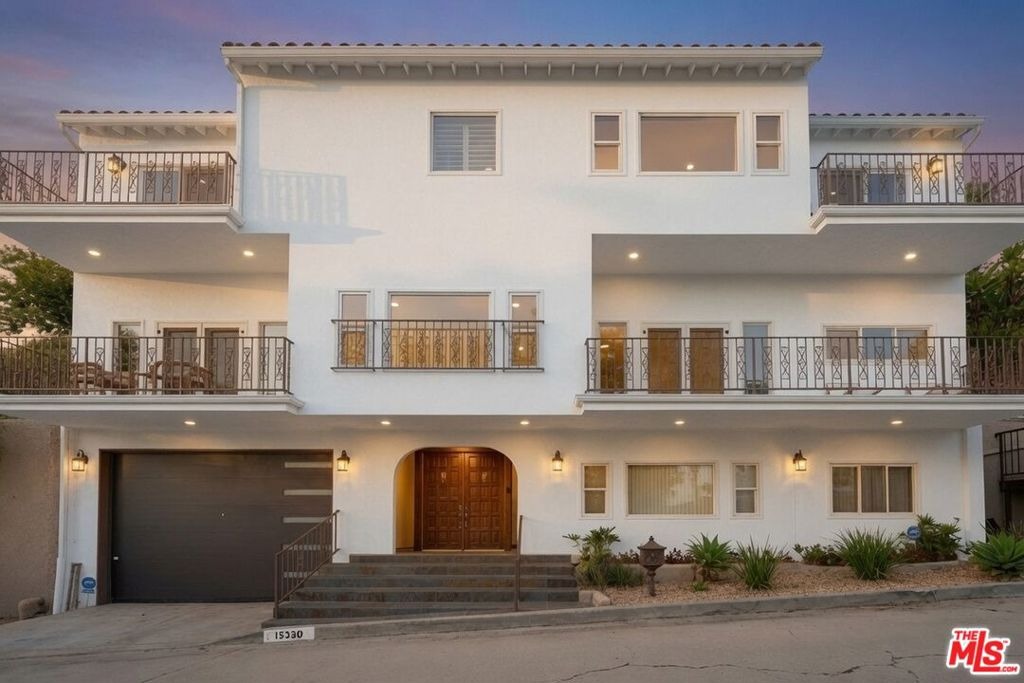 Del Gado Dr, Sherman Oaks, CA 91403