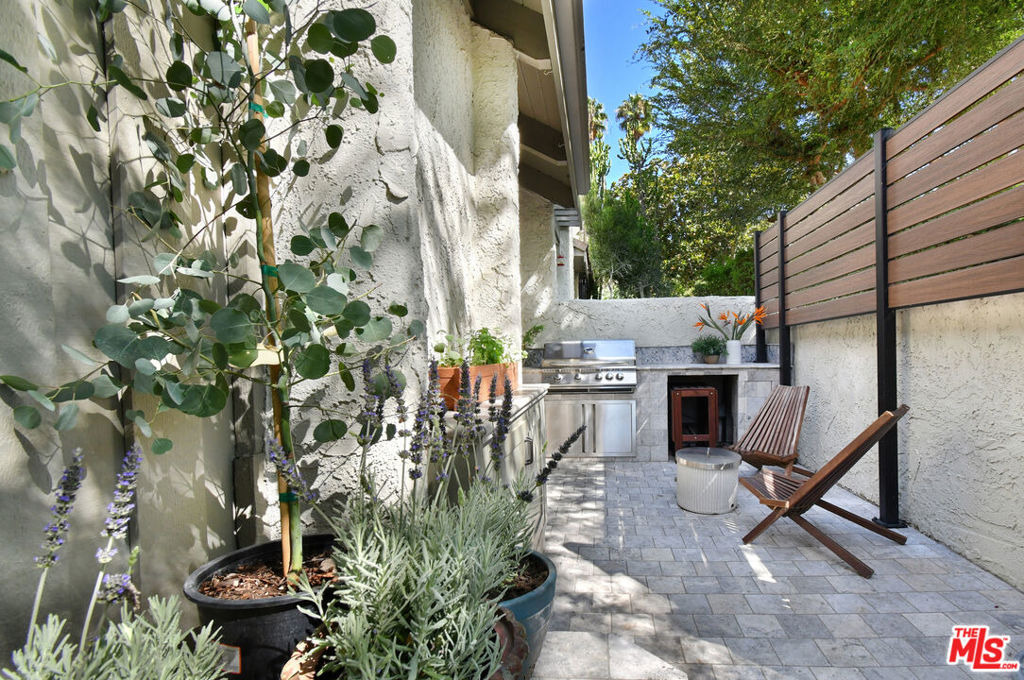 Colfax Ave, Studio City, CA 91604