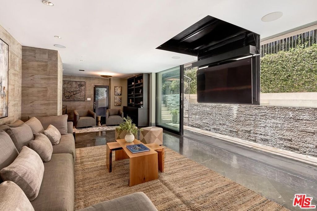 Knoll Dr, Los Angeles, CA 90068