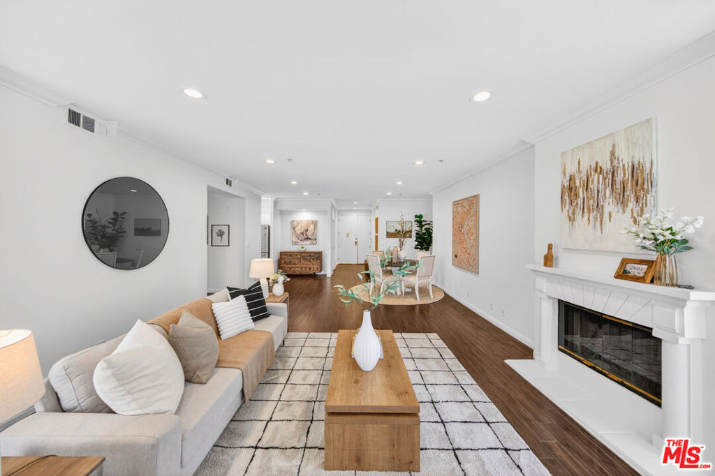 Westminster Ave, Los Angeles, CA 90020