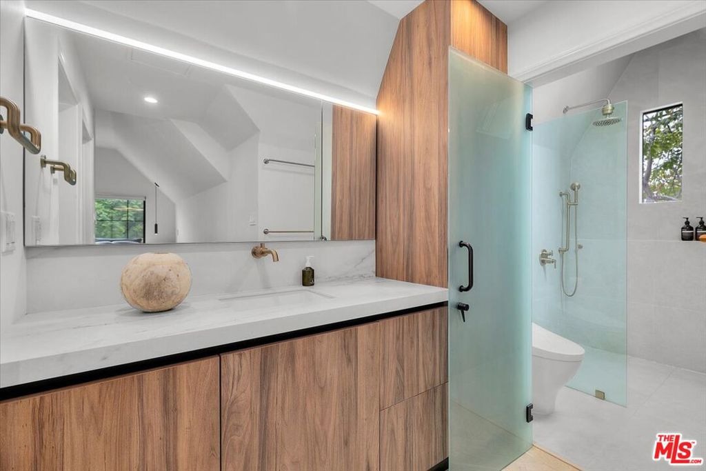 Laurel Ave, Los Angeles, CA 90048