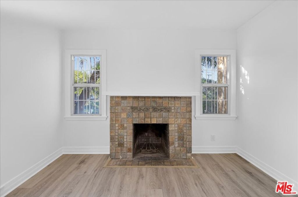 Tremaine Ave, Los Angeles, CA 90019