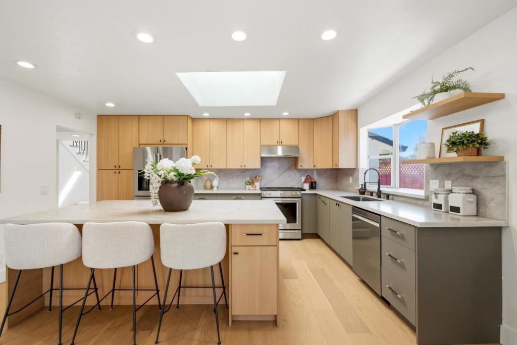 Sunny Vista Dr, San Jose, CA 95128