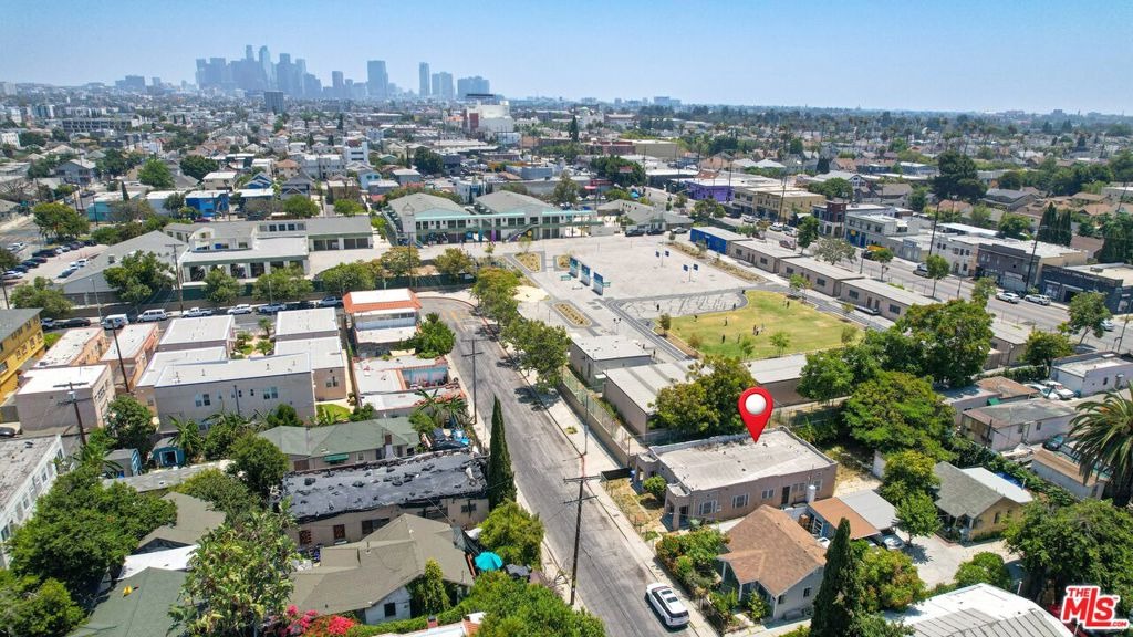 12th Pl, Los Angeles, CA 90006