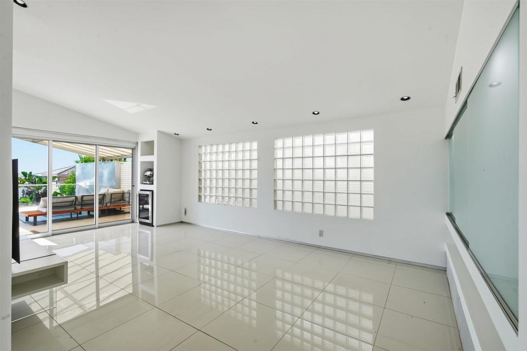 Linda Rosa Ave, LA Jolla, CA 92037 #1