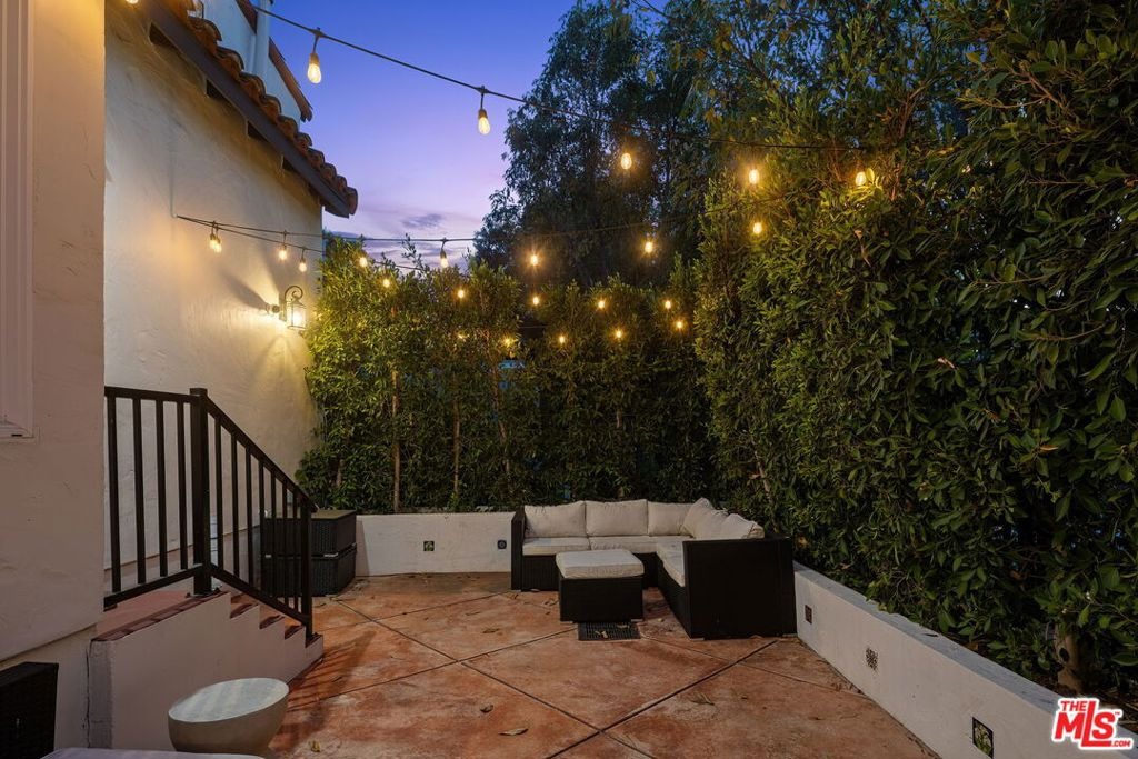 Primera Ave, Los Angeles, CA 90068
