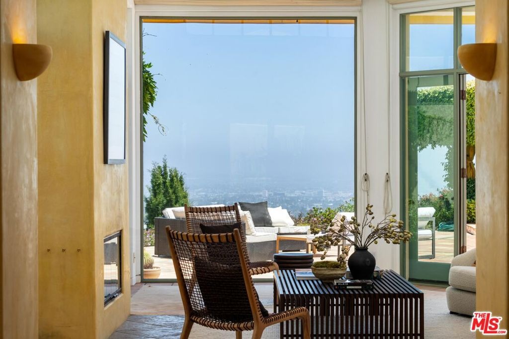 Vista Grande Dr, Pacific Palisades, CA 90272