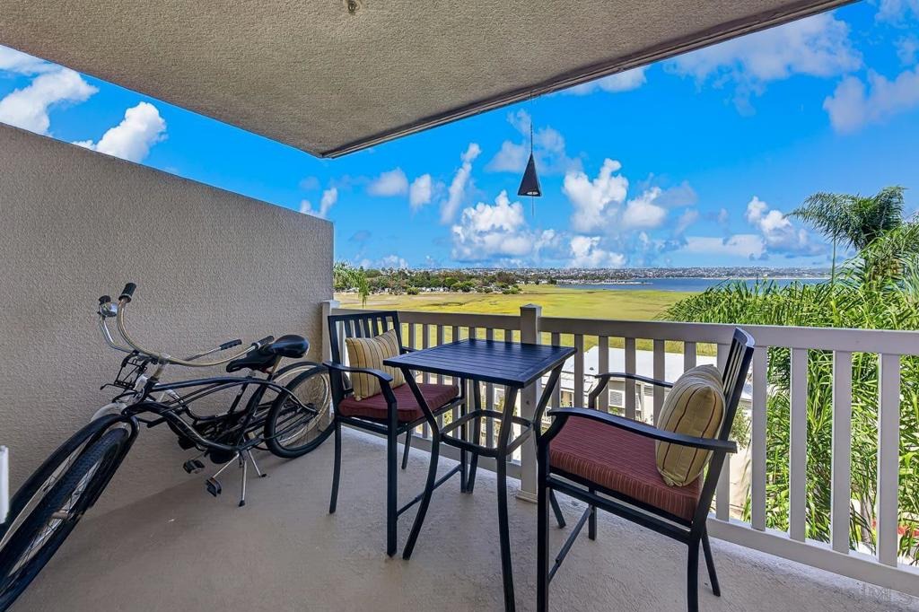 Crown Point Dr, San Diego, CA 92109