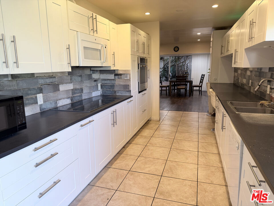 Wooster Ave, Los Angeles, CA 90056 #1