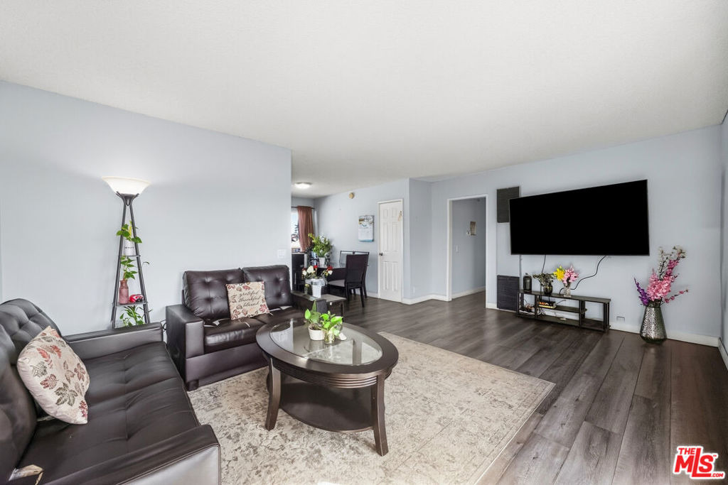 Cedros Ave, Panorama City, CA 91402