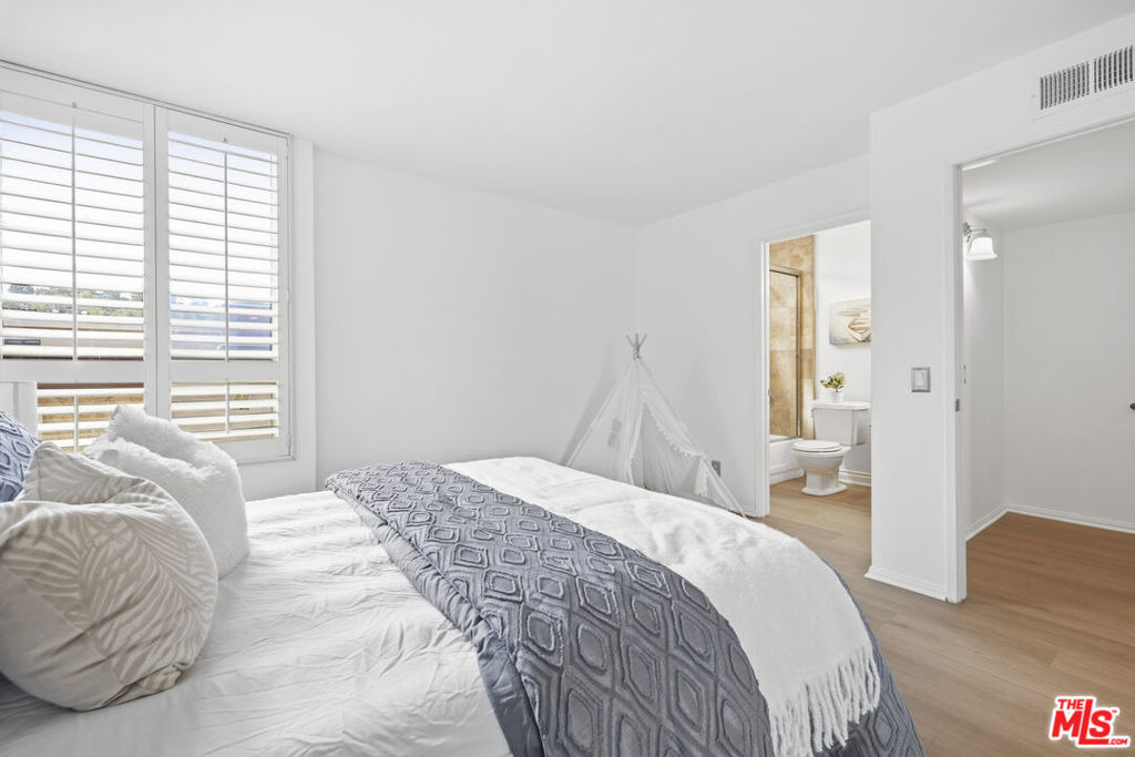 Tujunga Ave, Studio City, CA 91604 #1