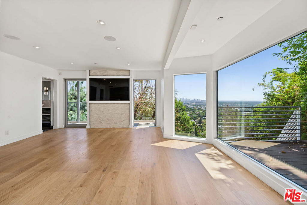 Fareholm Dr, Los Angeles, CA 90046 #1