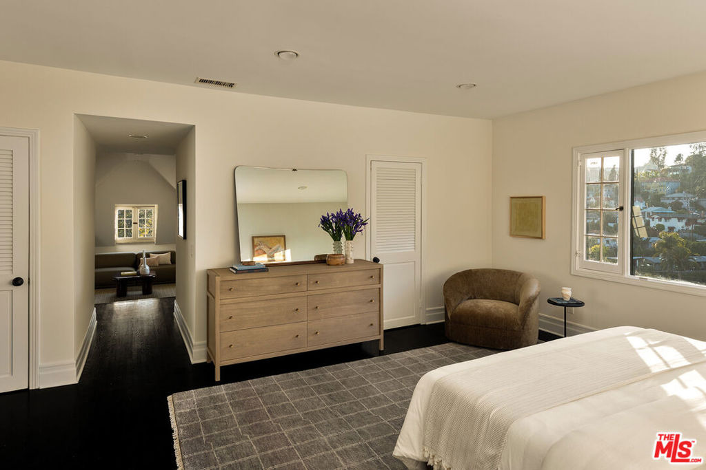 Bronson Hill Dr, Los Angeles, CA 90068