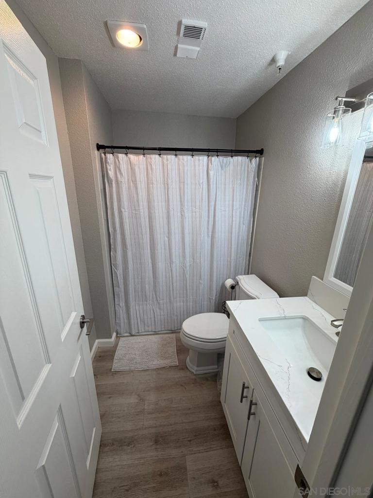 Oakcrest Dr, San Diego, CA 92105