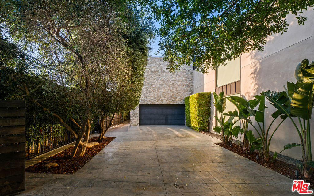 Bel Air Rd, Los Angeles, CA 90077