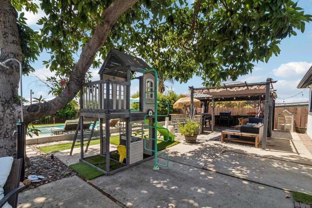 Bellagio Rd, Santee, CA 92071