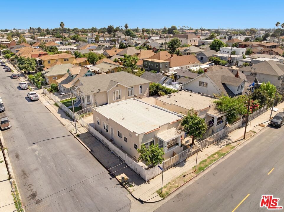 24th St, Los Angeles, CA 90011