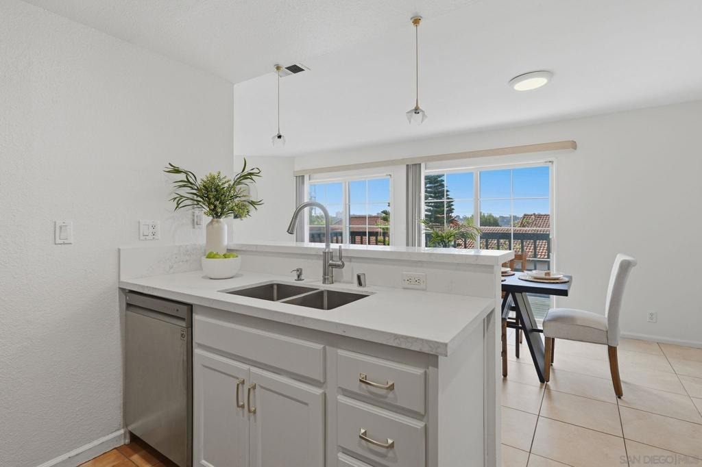 Camino Revueltos , San Diego, CA 92111