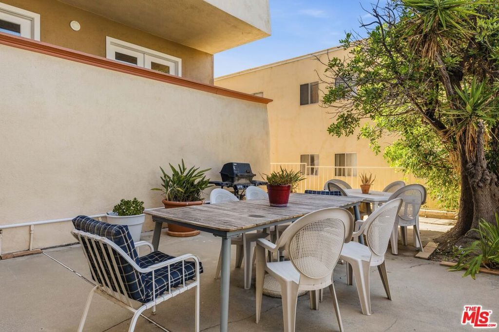 Huston St, Valley Village, CA 91607 #1