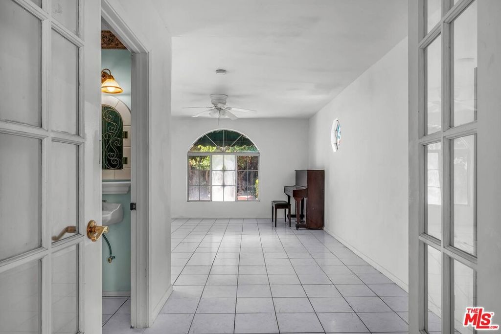 80th St, Los Angeles, CA 90047