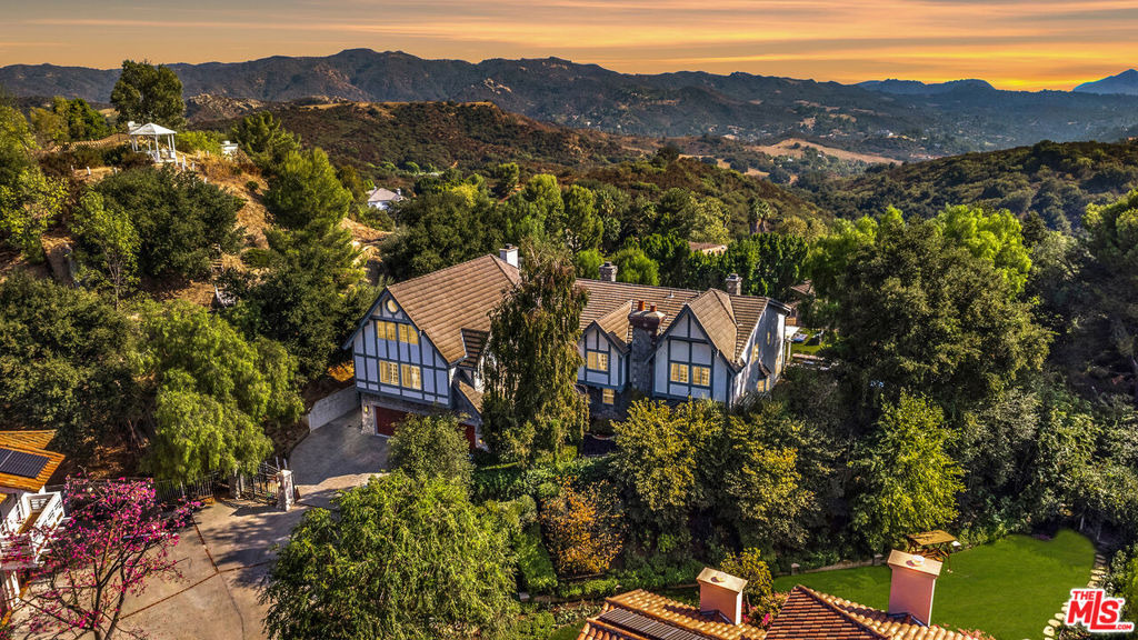 Bellini Dr, Topanga, CA 90290