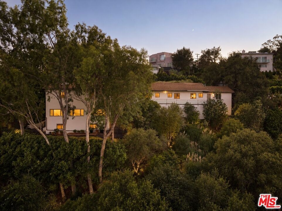 Tigertail Rd, Los Angeles, CA 90049