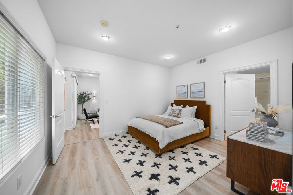 Serrano Ave, Los Angeles, CA 90006
