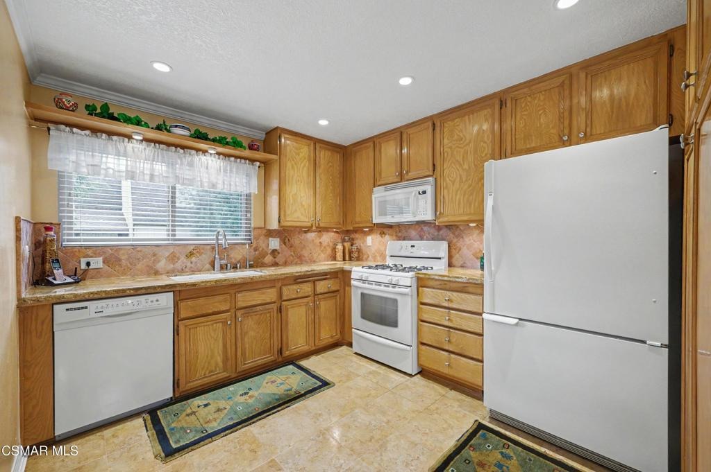 Shoup Ave, Woodland Hills, CA 91367