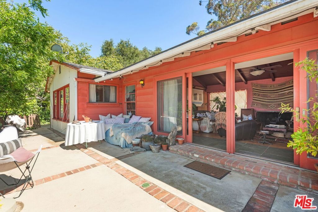 Mulholland Pl, Los Angeles, CA 90049 #1