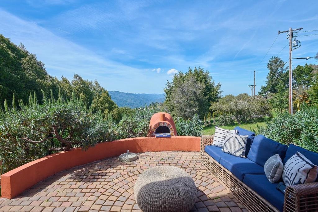 Bohlman Rd, Saratoga, CA 95070