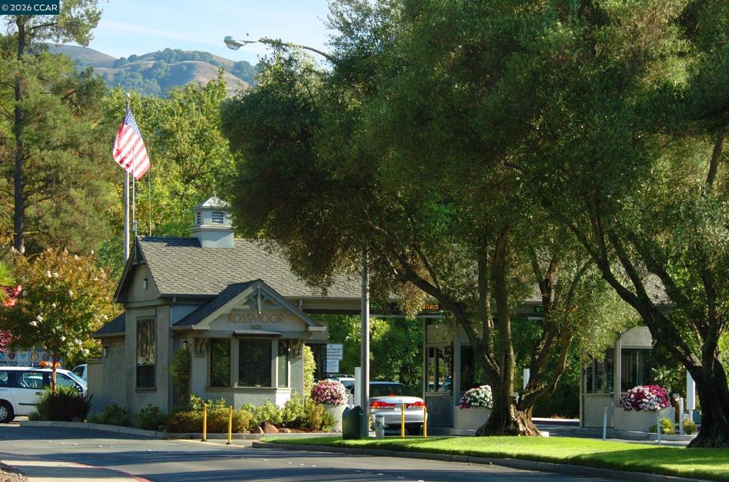 Oakmont Dr, Walnut Creek, CA 94595