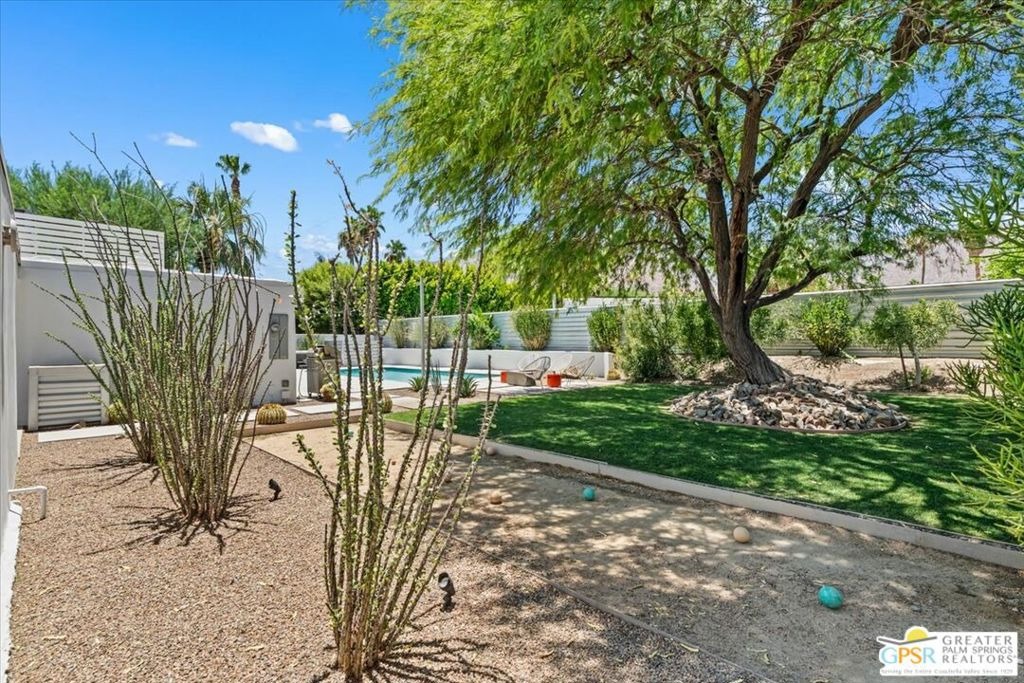 Davis Way, Palm Springs, CA 92262