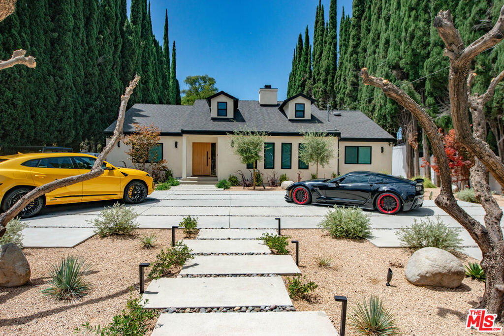 Oakdale Ave, Woodland Hills, CA 91367