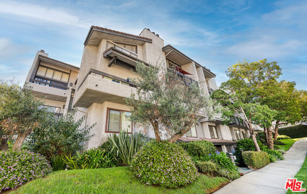 Pandora Ave, Los Angeles, CA 90025 #1