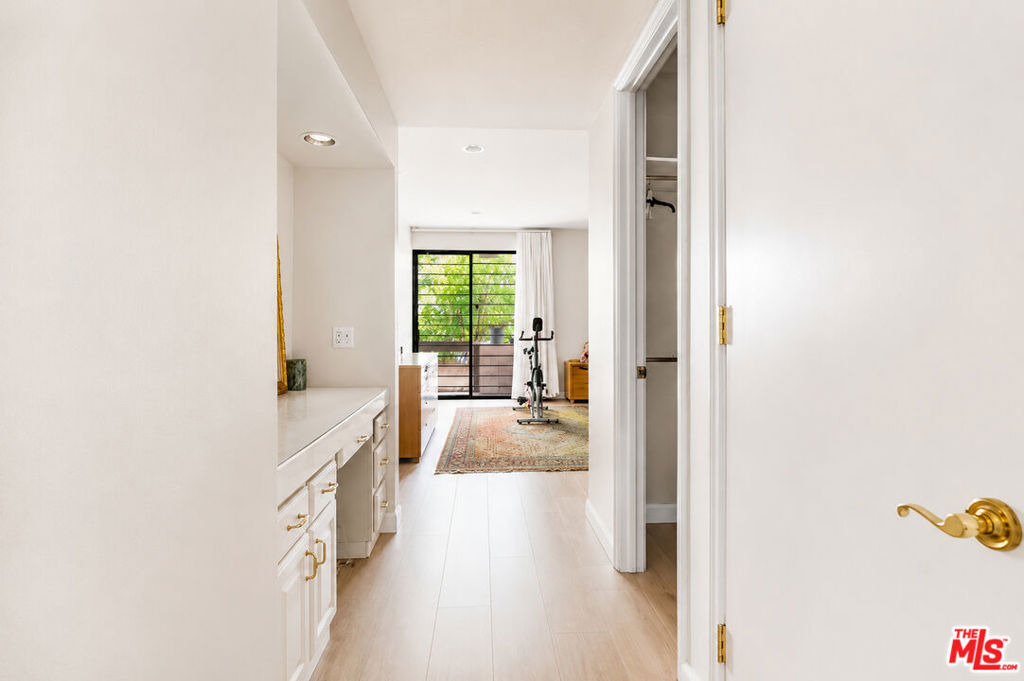 Moorpark St, Sherman Oaks, CA 91403