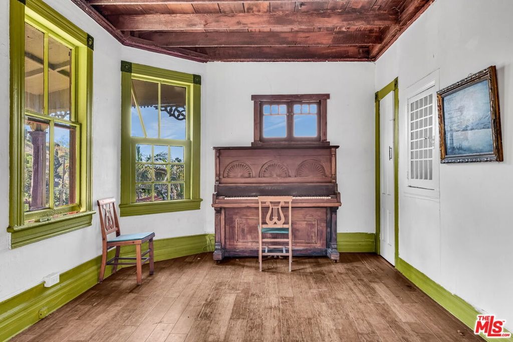 Avenue 33 , Los Angeles, CA 90031